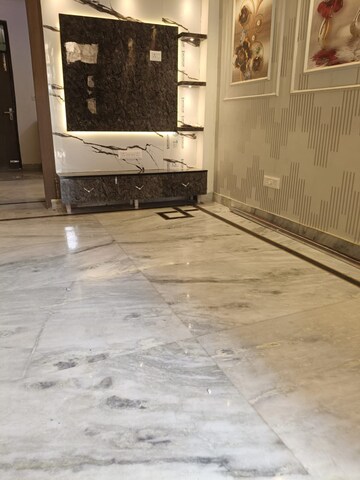 Parking in 3 BHK Builder Floor at Smart Lane, Niti Khand – for Sale