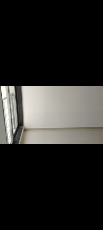 Room in 2 BHK Apartment at Runwal Eirene, Balkum Pada – for Rent