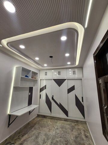 Room in 3 BHK Apartment at Pitampura – for Sale