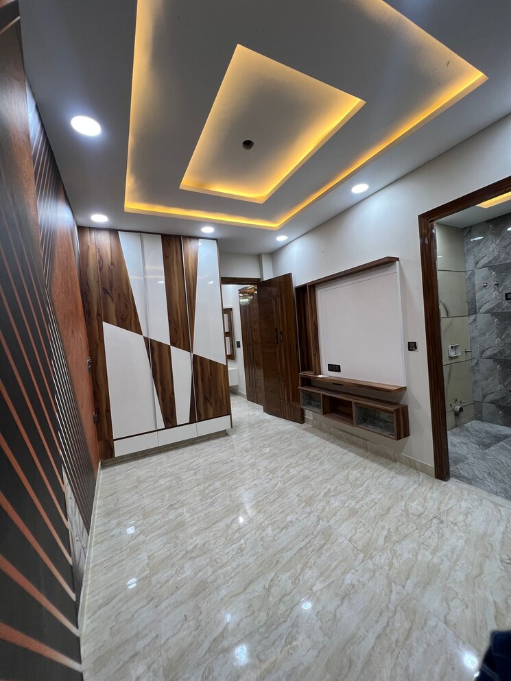 Room, pitampura 3 Bedroom 2000 Sq.Ft. Builder Floor In Pitampura Delhi 8225069
