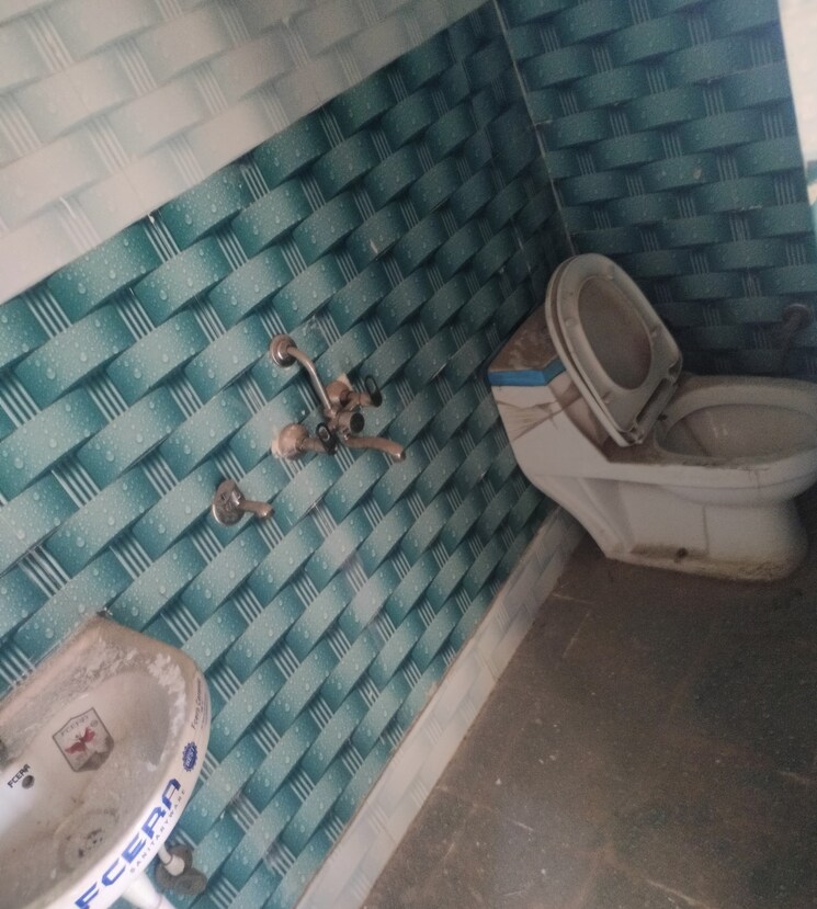 Bathroom, new ashok nagar 2 Bedroom 70 Sq.Yd. Builder Floor In New Ashok Nagar Delhi 8225133