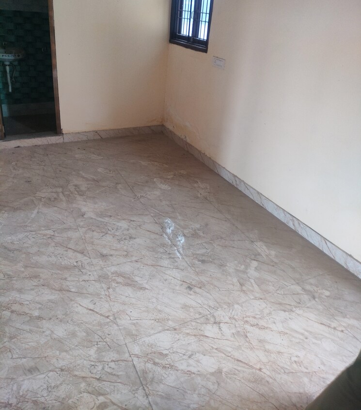 Living Room, new ashok nagar 2 Bedroom 70 Sq.Yd. Builder Floor In New Ashok Nagar Delhi 8225133