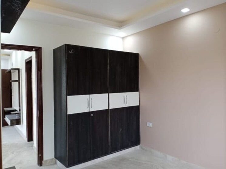 Bedroom, paschim vihar 2.5 Bedroom 84 Sq.Yd. Builder Floor In Paschim Vihar Delhi 8225153