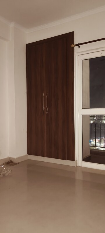 Room in 3 BHK Apartment at Gardenia Golf City, Sector 75 – for Sale