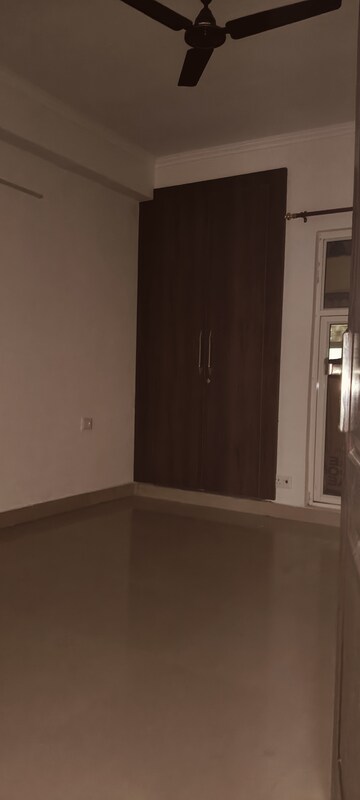 Room in 3 BHK Apartment at Gardenia Golf City, Sector 75 – for Sale