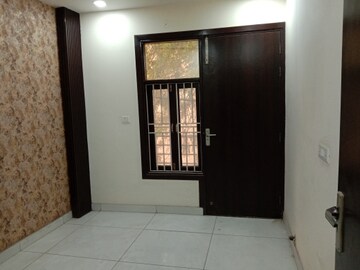 Room in 2 BHK Builder Floor at Dwarka Mor – for Sale
