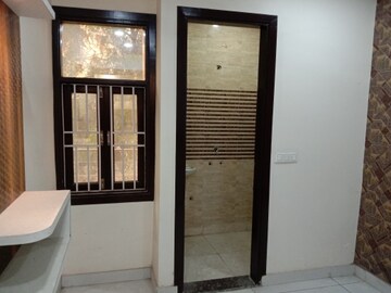 Room in 2 BHK Builder Floor at Dwarka Mor – for Sale