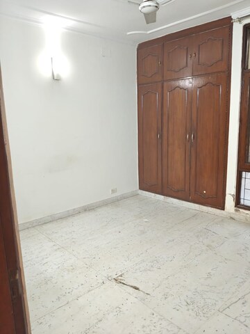 Room in 3 BHK Builder Floor at Hemkunt Colony – for Rent