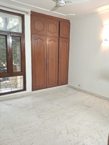 Room in 3 BHK Builder Floor at Hemkunt Colony – for Rent