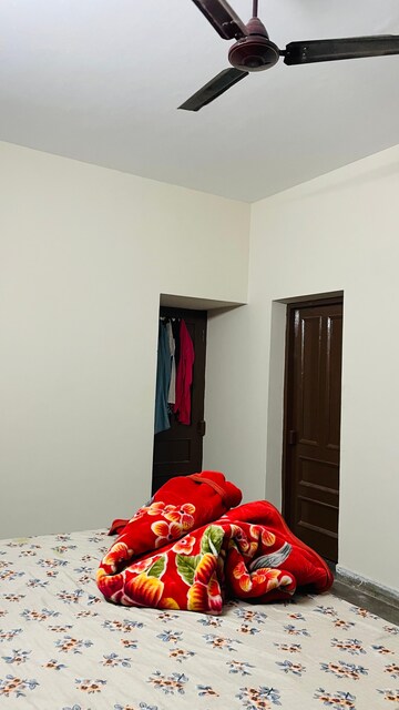 Bedroom in 2.5 BHK Builder Floor at Sector 54 – for Rent