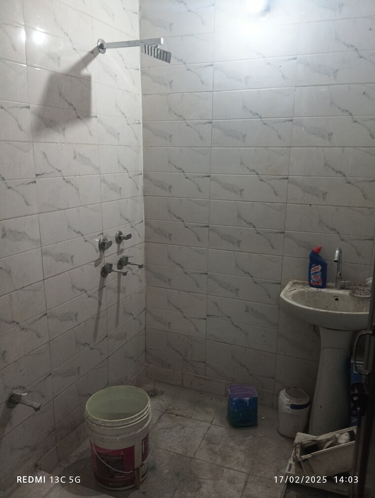 Bathroom, shalimar garden 1.5 Bedroom 550 Sq.Ft. Builder Floor In Shalimar Garden Ghaziabad 8225308