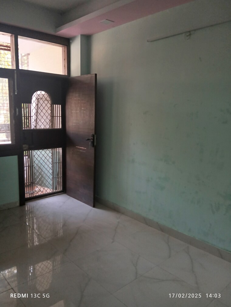 Room, shalimar garden 1.5 Bedroom 550 Sq.Ft. Builder Floor In Shalimar Garden Ghaziabad 8225308