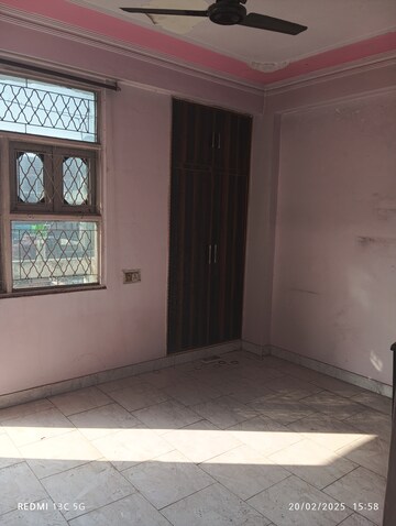 Room in 1.5 BHK Builder Floor at Shalimar Garden – for Sale