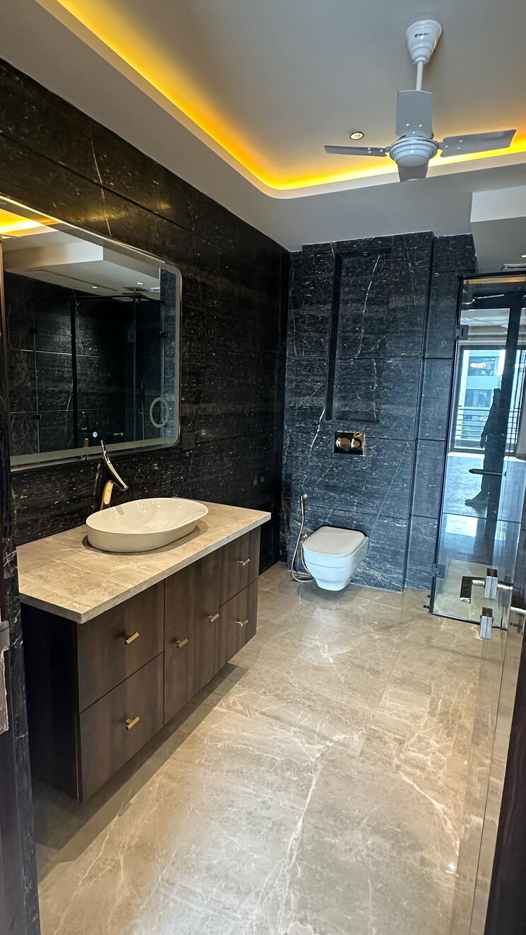 Bathroom, sector 25 3 Bedroom 250 Sq.Yd. Apartment In Sector 25 Gurgaon 8225339