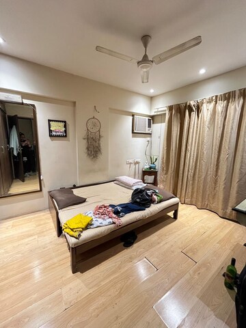 Bedroom in 2 BHK Apartment at Andheri West – for Rent