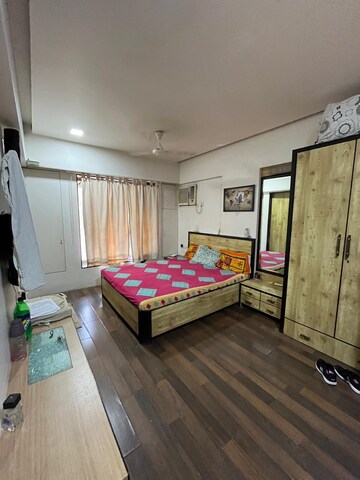 Bedroom in 2 BHK Apartment at Andheri West – for Rent