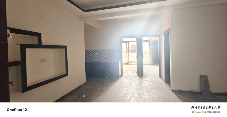 Room, sector 73 2 Bedroom 1000 Sq.Ft. Builder Floor In Sector 73 Noida 8225399