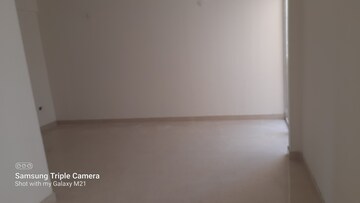Room in 2 BHK Apartment at Signature Global Proxima, Sector 89 – for Rent