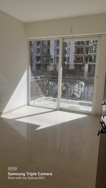 Room in 2 BHK Apartment at Signature Global Proxima, Sector 89 – for Rent