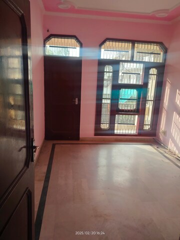 Room in 3 BHK Independent House at Sector 7 – for Rent
