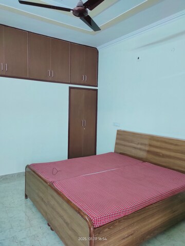 1 RK Independent House For Rent in Sector 7