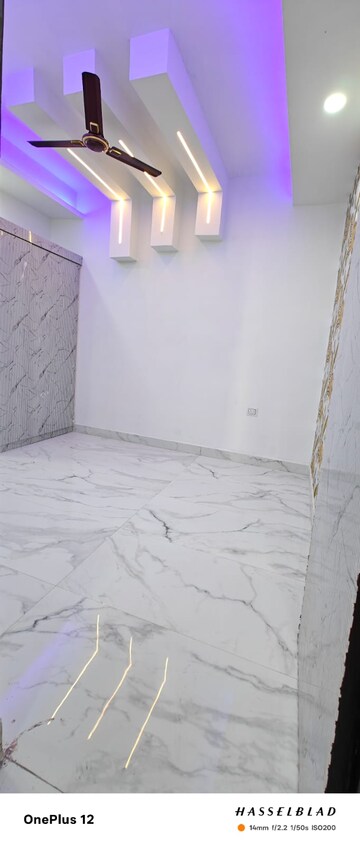 Room in 2 BHK Builder Floor at Vaishnav Apartments, Sector 73 – for Sale