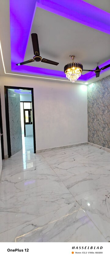 Room in 2 BHK Builder Floor at Vaishnav Apartments, Sector 73 – for Sale