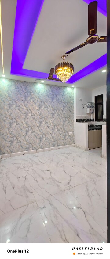 Room in 2 BHK Builder Floor at Vaishnav Apartments, Sector 73 – for Sale