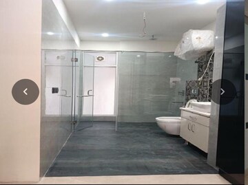 Building Lobby in 4 BHK Builder Floor at Unitech South City II, Sector 50 – for Rent