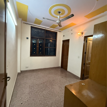 Room in 2 BHK Builder Floor at Kalkaji – for Rent