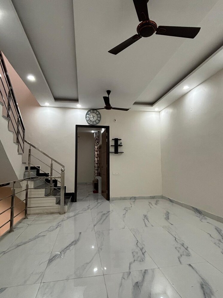 Room, ambala highway 3.5 Bedroom 990 Sq.Ft. Independent House In Ambala Highway Zirakpur 8225447