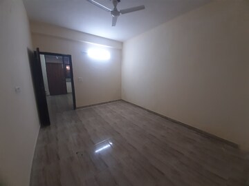 Room in 2 BHK Apartment at Chattarpur – for Rent