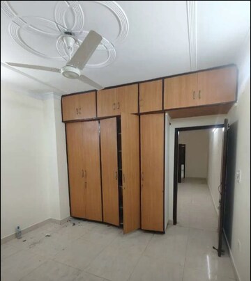 Room in 3 BHK Builder Floor at Mehrauli Gurgaon Road – for Rent