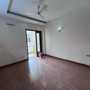 Room in 3 BHK Builder Floor at Ansal Sushant Lok I, Sector 43 – for Rent