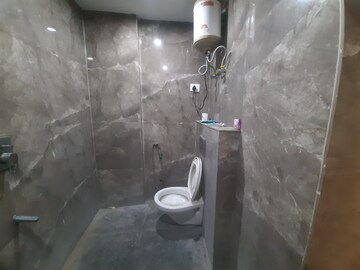 Bathroom in 3 BHK Builder Floor at Palm Residency Chhatarpur, Chattarpur – for Rent