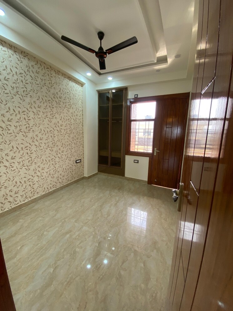 Room, soho-apartments 3 Bedroom 1500 Sq.Ft. Builder Floor In Shakti Khand Ghaziabad 8225551