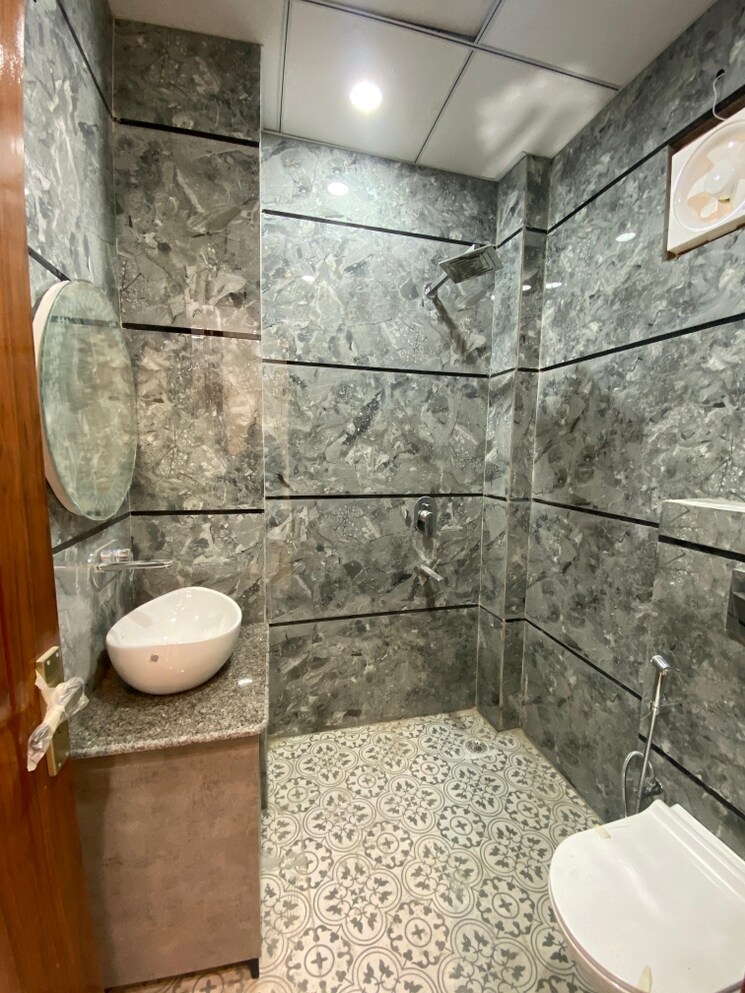 Bathroom, soho-apartments 3 Bedroom 1500 Sq.Ft. Builder Floor In Shakti Khand Ghaziabad 8225551