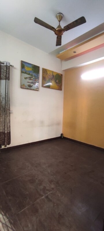 Room in 2 BHK Builder Floor at RWA Gyan Khand 3, Indrapuram – for Rent