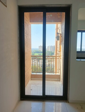 Room in 2.5 BHK Apartment at Vaishnodevi Circle – for Rent