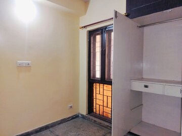 Room in 1 BHK Apartment at Molarband – for Rent