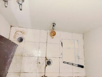 Bathroom in 1 BHK Apartment at Molarband – for Rent