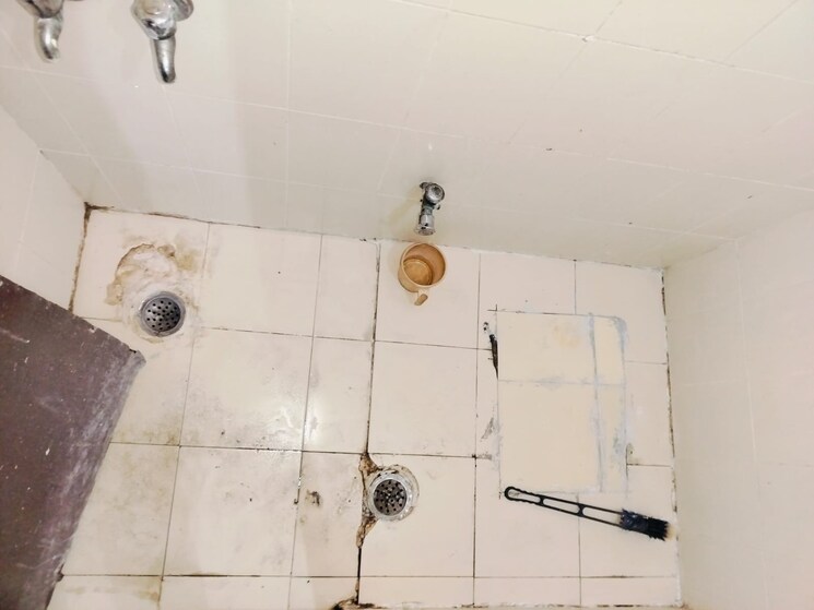 Bathroom, molarband 1 Bedroom 516 Sq.Ft. Apartment In Molarband Delhi 8225626