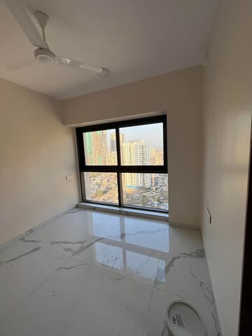 Room in 2 BHK Apartment at Level The Residences, Andheri West – for Rent