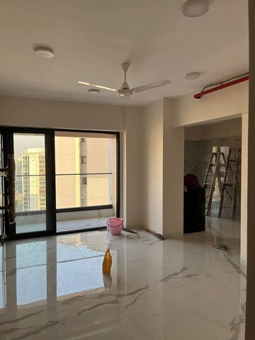 Room in 2 BHK Apartment at Level The Residences, Andheri West – for Rent