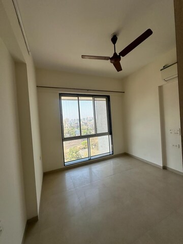 Room in 2 BHK Apartment at Goregaon East – for Rent