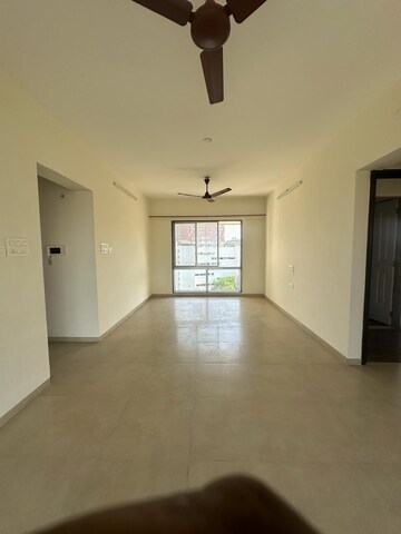 Room in 2 BHK Apartment at Goregaon East – for Rent