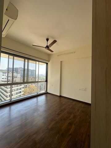 Room in 2 BHK Apartment at Goregaon East – for Rent