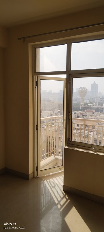 Room in 2 BHK Apartment at Shree Vardhman Mantra, Sector 67 – for Rent