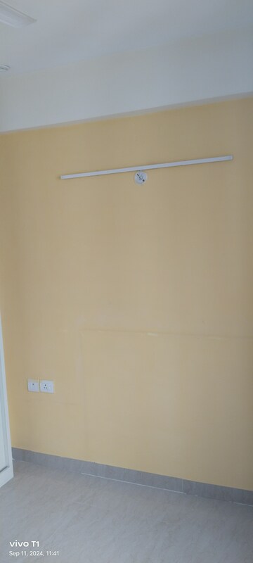 Room in 2 BHK Apartment at Shree Vardhman Mantra, Sector 67 – for Rent