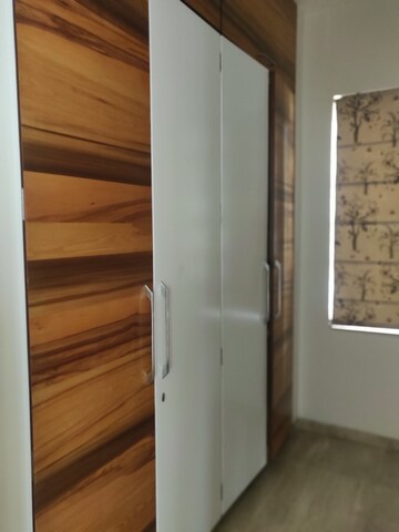 Furnished Amenities in 4 BHK Apartment at City Center Banjara Hills, Banjara Hills – for Rent